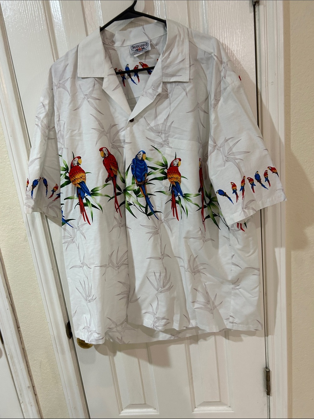 White Parrot Print Casual Button-Down Shirt